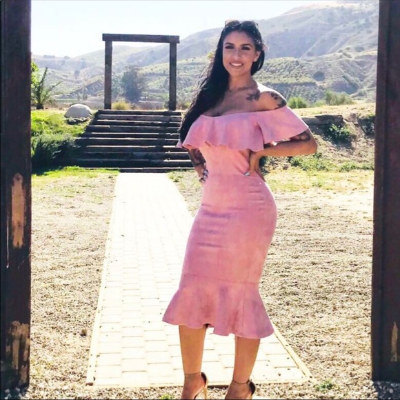 Pink off shoulder dress. - Picture 2 of 3